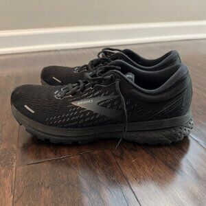 Women’s Brooks Ghost 13 Black Running Shoes Size 10B